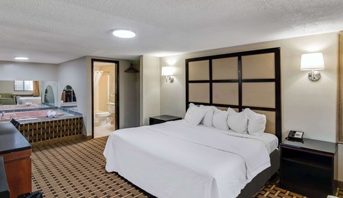 Room, 1 King Bed, Non Smoking, Jetted Tub