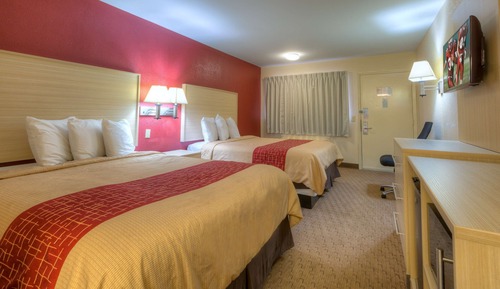 Deluxe Room, 2 Queen Beds, Smoking