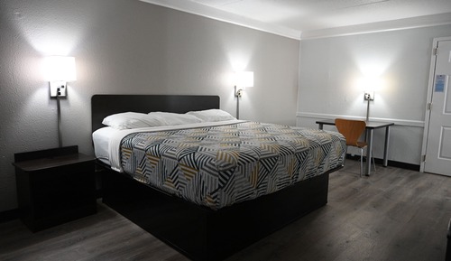 Deluxe Room, 1 King Bed, Accessible, Non Smoking