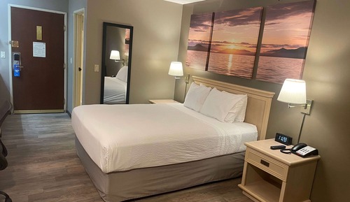 Standard Room, 1 Queen Bed