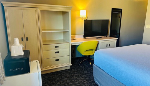 Standard Studio Suite, 1 Queen Bed, Non Smoking, Jetted Tub