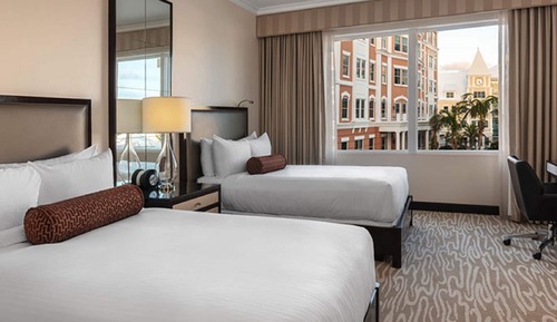 Fairmont Gold, Double Room, 2 Double Beds, Club Lounge Access, City View