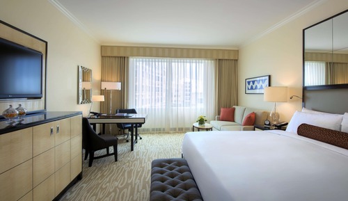 Signature Room, 1 King Bed, Balcony, Harbor View