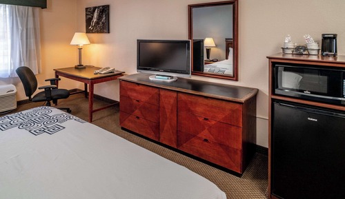 Suite, 1 King Bed with Sofa bed, Non Smoking