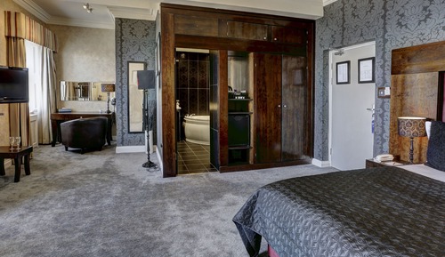 Junior Suite, 1 King Bed, Non Smoking, Jetted Tub