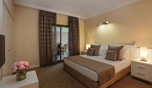 Family Suite (3 Queen Beds)
