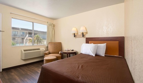 Room, 1 King Bed, Non Smoking