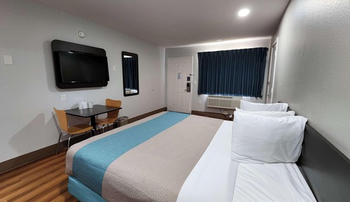 Standard Room, 1 King Bed, Non Smoking