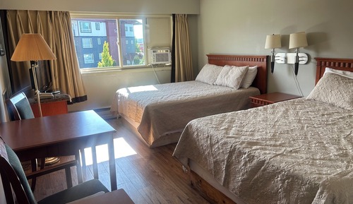 Deluxe Quadruple Room, 2 Queen Beds, Refrigerator & Microwave, Partial Ocean View