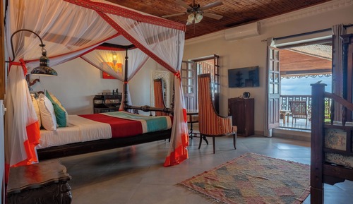 Honeymoon Suite, Sea View