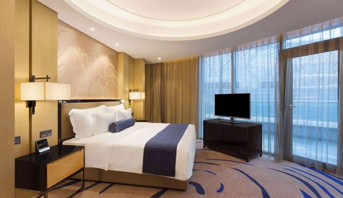 Deluxe Room, 1 King Bed, River View