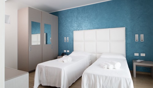 Twin Room (2 twin beds)