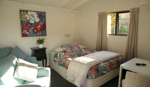 Standard Studio, Non Smoking, Kitchen (Self contained studio uni)