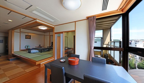 Japanese and Western Deluxe Room (2beds+5Futons, with Open Air Bath)