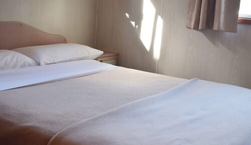 Budget Cabin (no Ensuite)