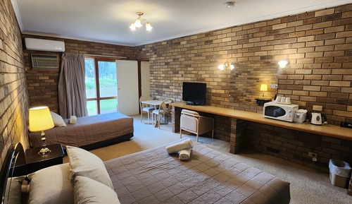 Interconnecting - 2x Suites (Sleeps 2-6)