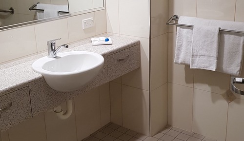 Queen & Single Accessible Room
