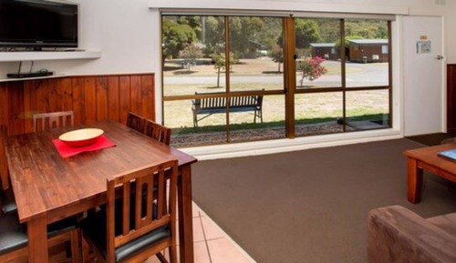 2 Bedroom Cabin (2 Queen Beds)