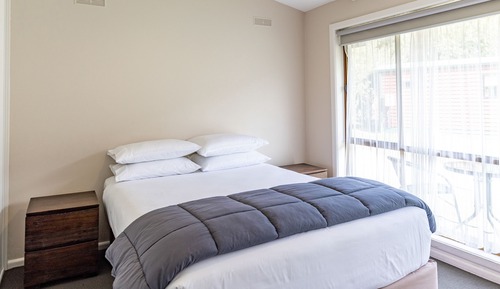 2 Bedroom Cabin (Sleeps 6) 