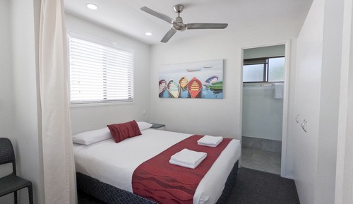 Queen Cabin (5 Guests)