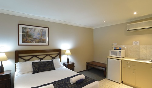 Standard Room, Non Smoking, Kitchenette (Standard Queen & Single)
