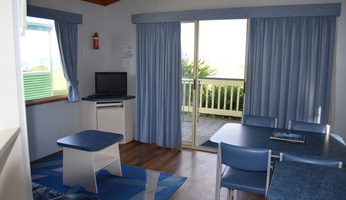  Classic Cabin, 3 Bedrooms (Linen Provided for Master Bedroom Only)