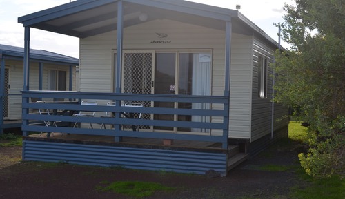  Classic Cabin, 2 Bedrooms (Linen Provided for Master Bedroom Only)
