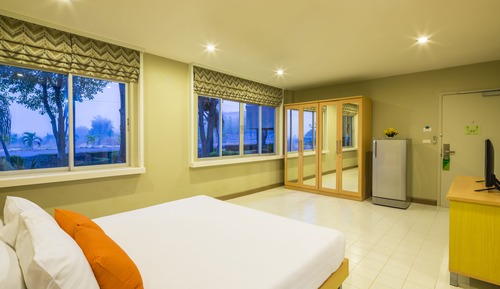 Mansion Standard King Bed