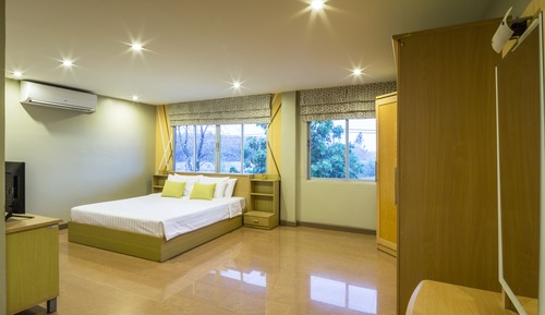 Mansion Suite King bed