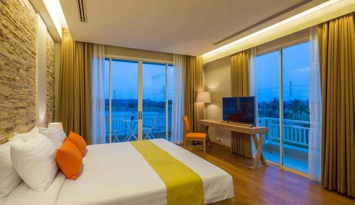 Hotel Grand Deluxe Suite King Bed