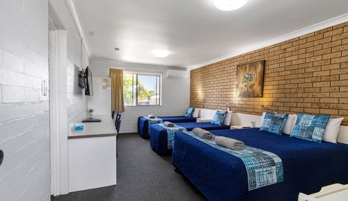 Triple Room, Multiple Beds