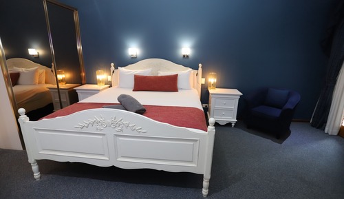 Honeymoon Suite, 1 King Bed (Not Pet Friendly)