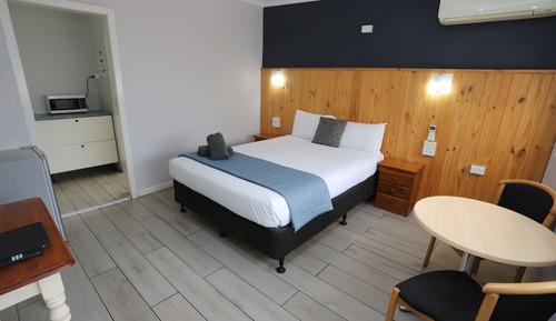 Room, 1 Queen Bed (Pet Friendly)