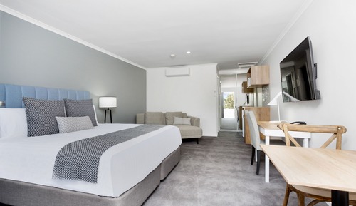 Premier Room, 1 King Bed, Accessible