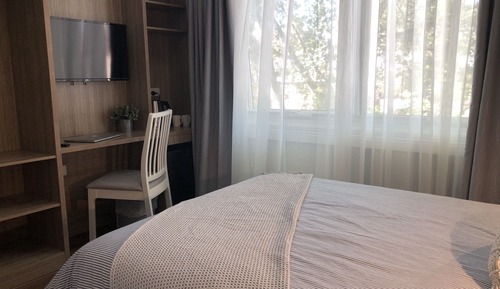 Comfort Room, 1 Queen Bed, Private Bathroom