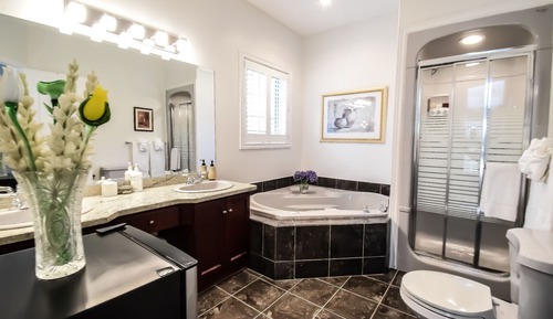 Cabernet King Suite