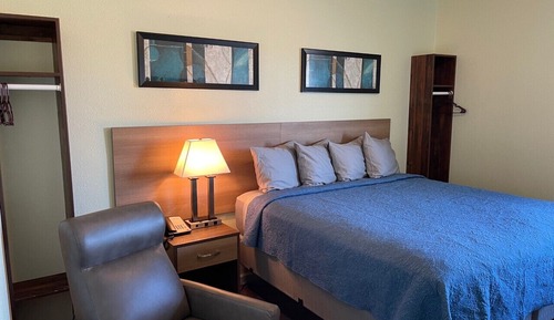 Standard Room, 1 King Bed