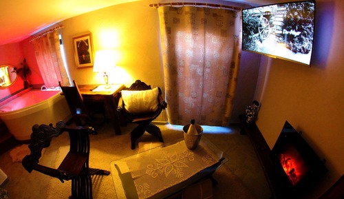 Romantic Suite, Jetted Tub (Tendresse)