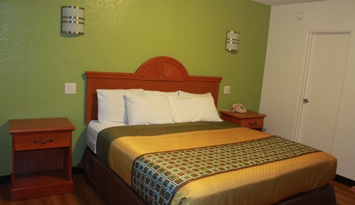 Standard Room, 1 King Bed