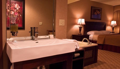 Deluxe Room, 1 King Bed, Non Smoking (Whirlpool Tub)