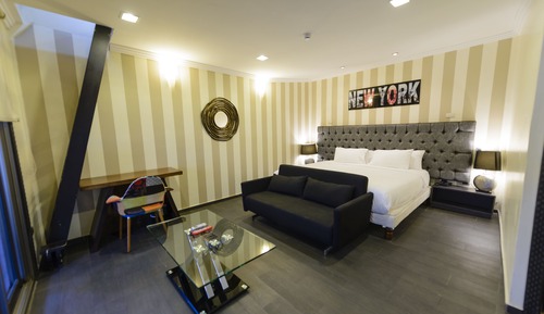 Family Room, 1 Bedroom, Pool View