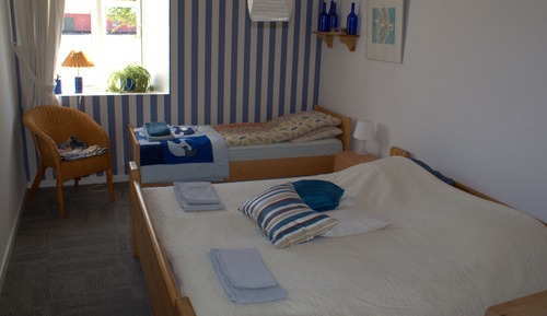 Triple Room, Non Smoking, Shared Bathroom