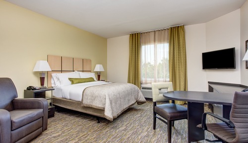 Studio Suite, 1 Queen Bed, Accessible (Hearing, Roll-In Shower)