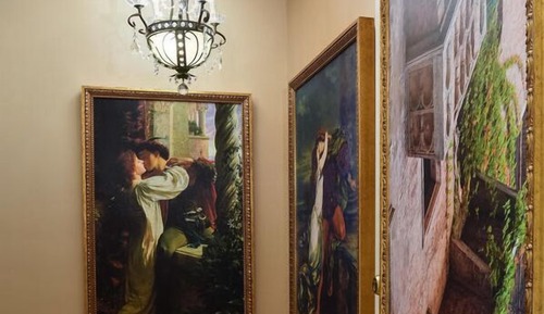 301: The Penthouse West : The Romeo & Juliet Suite