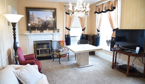 201 : The Penthouse South : The Canadiana Suite