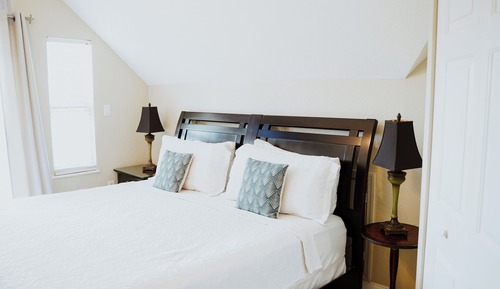 Classic Room, 1 King Bed, Balcony (Travellers)
