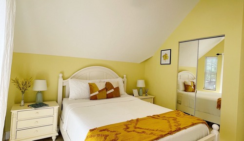 Standard Room, 1 Queen Bed, Balcony (Hibiscus)