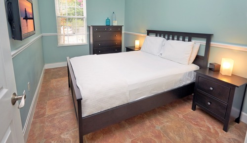 Deluxe Suite, 1 Queen Bed, Kitchen, Ground Floor