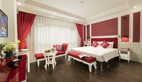 Honeymoon Suite, 1 King Bed with Sofa bed, Bathtub, City View