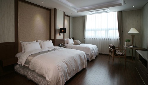 Standard Twin Room, City View